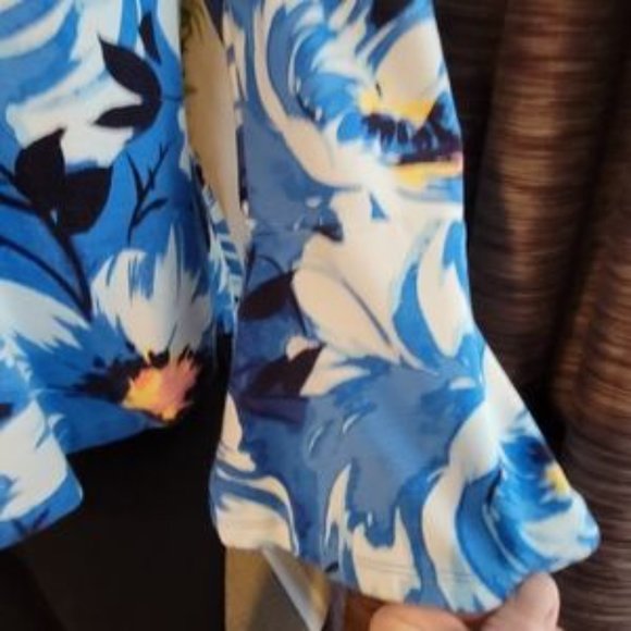 Isaac Mizrahi NYC Floral blouse - Picture 4 of 5